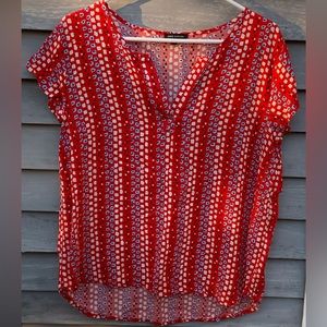 Anne Carson Short Sleeve V-Neck Blouse.  Size XL